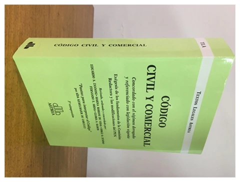 Código civil y comercial. Concordado con el regimen derogado y referenciado con legislacion vigente
