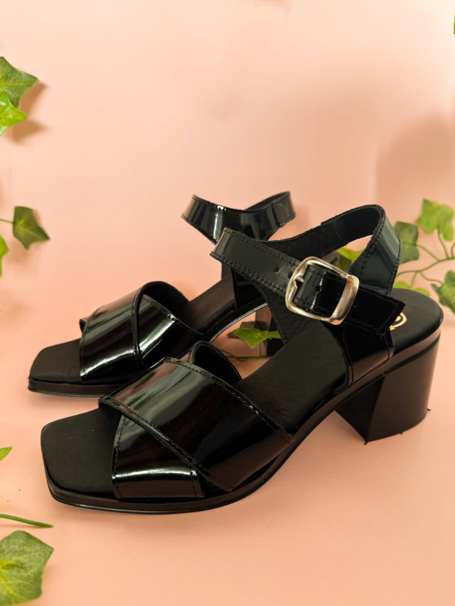 Sandalia Vita Taco Charol Negro thumbnail 2