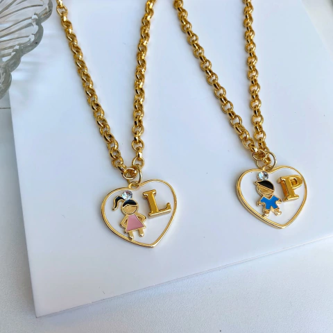 Colar de filhos com inicial( enviar a letra no whatsapp)