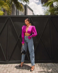 Cropped Nia na internet