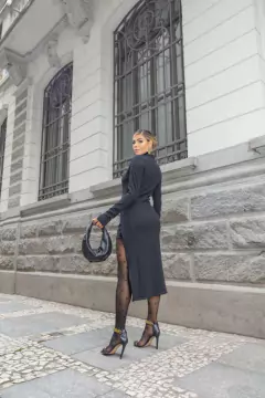 BLUSA CANELADO FENDA PRETA - Sol Oliveira Boutique