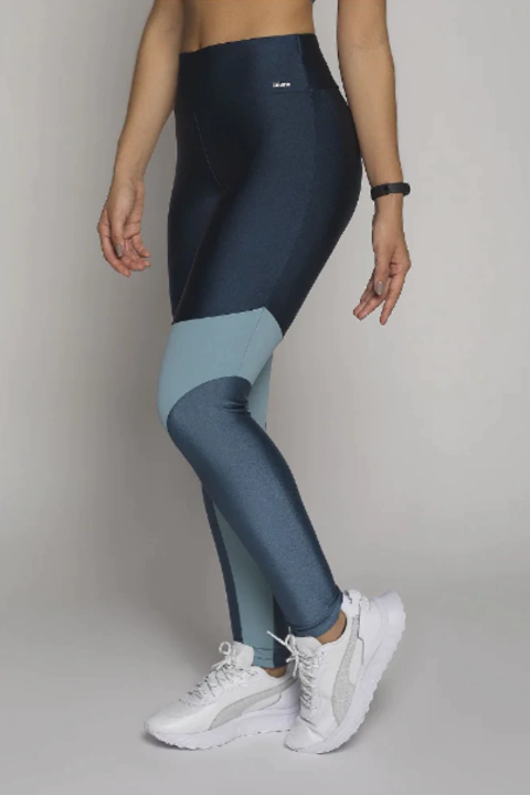 LEGGING PLATINADA COM RECORTE SELENE