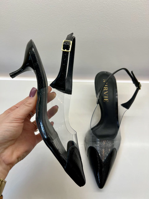 Scarpin Slingback Preto Vinil Verniz Wetting Coração