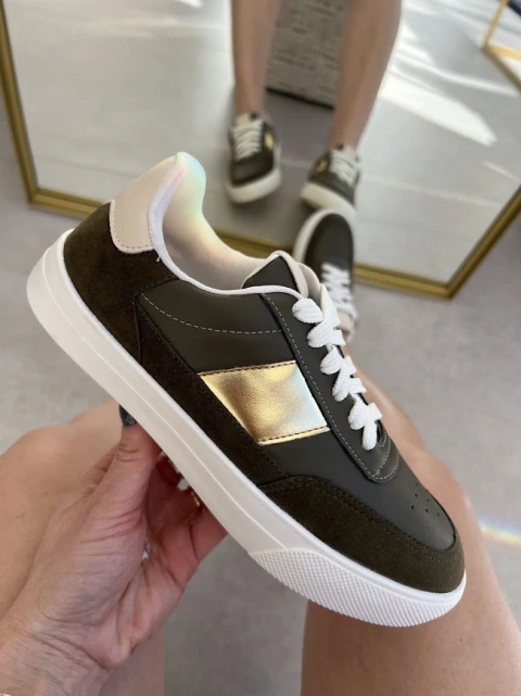 Tênis Casual Verde Militar Detalhe Dourado