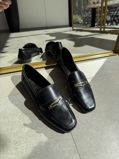 Mocassim Couro Preto Bridão Triângulo