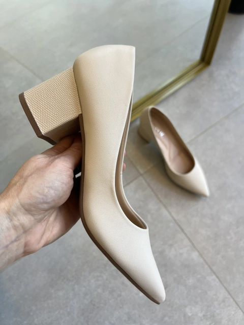 Scarpin Salto Bloco Médio Bege