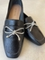 Mocassim Couro Preto Enfeite Laço Strass na internet