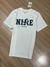 Camiseta Nike Old Escrita Swoosh (branca)