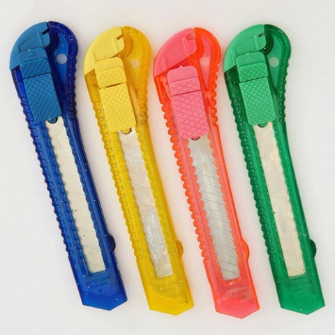 ESTILETE PLÁSTICO C/ LAMINA REGULÁVEL19MM KIT