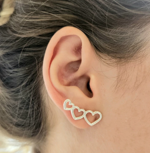 Brinco Ear Cuff Corações Prata - comprar online