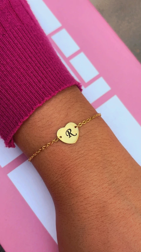 Pulseira com Plaquinha Coração Personalizada - comprar online
