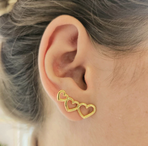 Brinco Ear Cuff Corações Ouro - comprar online