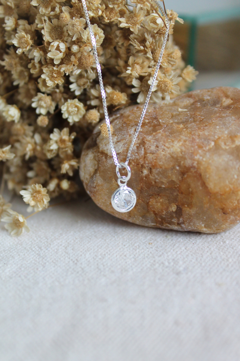 Colar Lara Ponto de Luz Prata 925 - comprar online