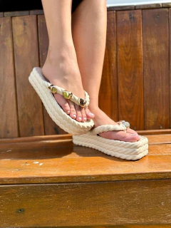 TAMANCO SLIDE NUVEM CAMILA na internet