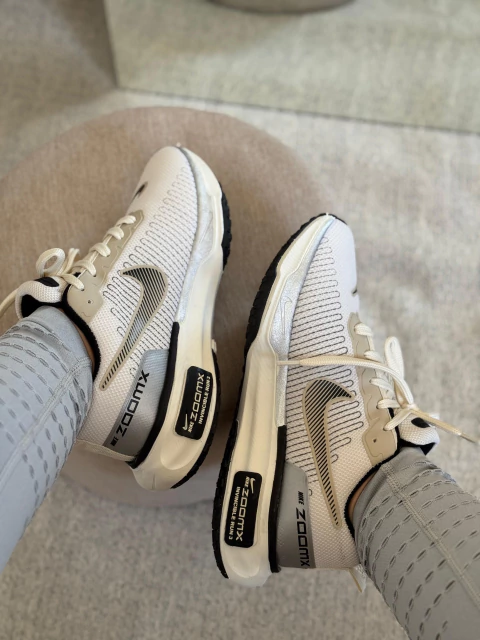 ZOOM X INVINCIBLE RUN 03 - comprar online