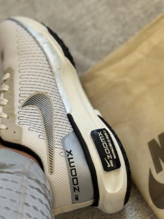 ZOOM X INVINCIBLE RUN 03 - Tay calçados