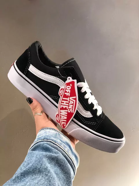 OFF THE WALL PRETO TRADICIONAL UNISSEX