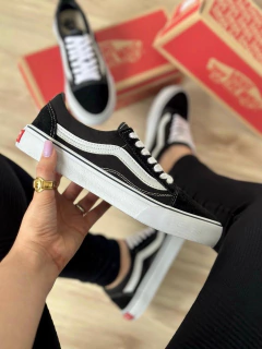 OFF THE WALL PRETO TRADICIONAL UNISSEX - comprar online