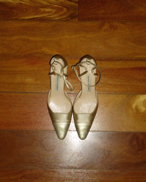 Manolo Blahnik Golden Cap Toe Ankle - comprar online