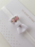 Laço Linho Branco Rococó Rosa - comprar online