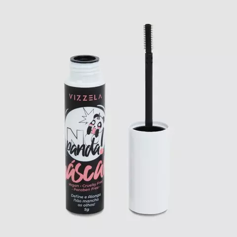 Máscara de cílios Vizzela No Panda com aplicador preto e embalagem branca e preta com detalhes em rosa
