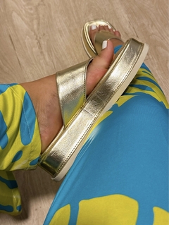 Flat rio dourada - HALINDA MODA FEMININA LTDA