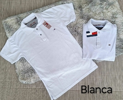 Playera polo de caballero color azul blanca