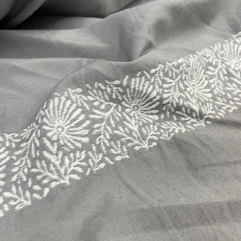 Tusor Bordado Kenya - Gris Plata y Crudo