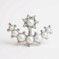 BRINCO DE RÓDIO BRANCO EAR JACKET COM DETALHES EM ZIRCONIA E MINI PÉROLAS - comprar online