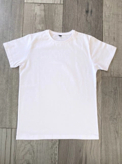 Remera básica blanca - comprar online