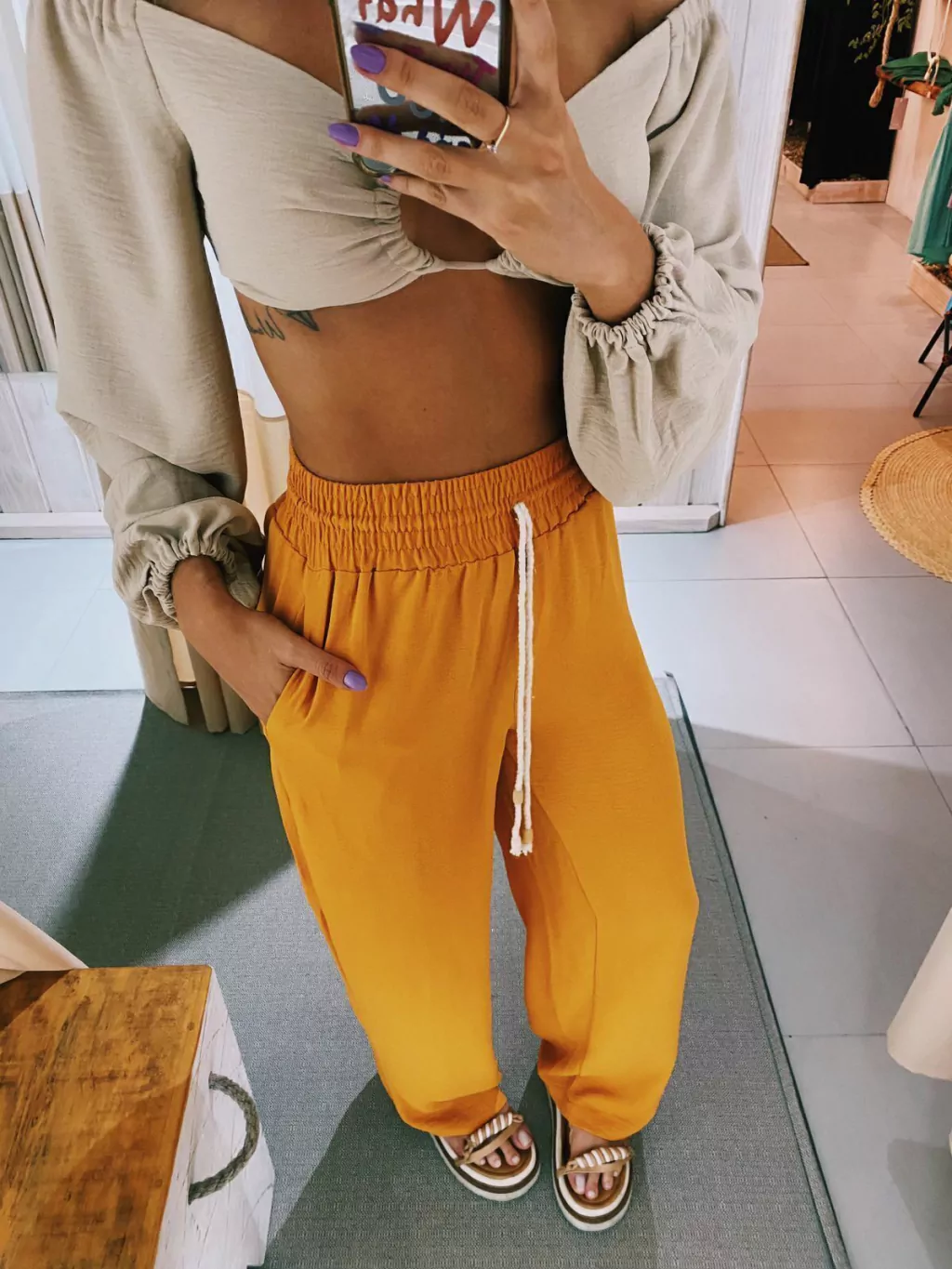 CALÇA PANTALONA LARA COM BOLSOS MOSTARDA