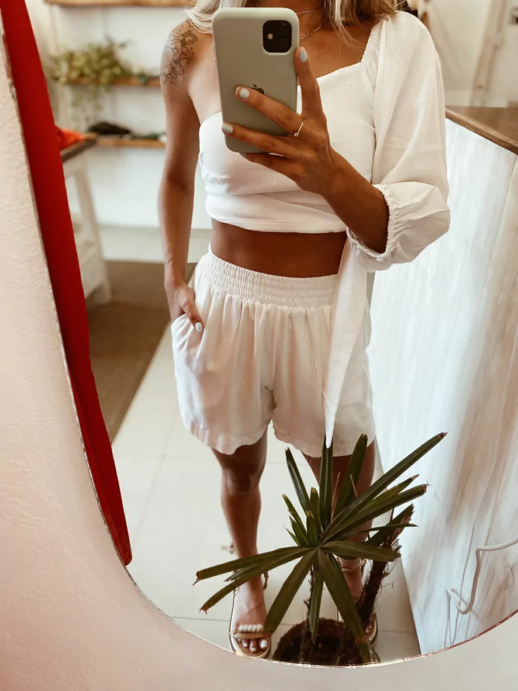 SHORTS COM ELÁSTICO OFFWHITE