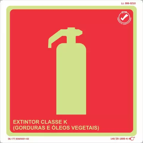 Placa de sinalização fotoluminescente indicando extintor classe K para combate a incêndios com gorduras e óleos vegetais.