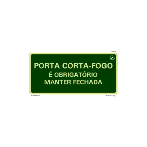 Placa de sinalização fotoluminescente indicando que a porta corta-fogo deve permanecer fechada.