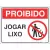 Placa de sinalização com fundo branco e letras vermelhas, informando "PROIBIDO JOGAR LIXO" com um símbolo de proibição.