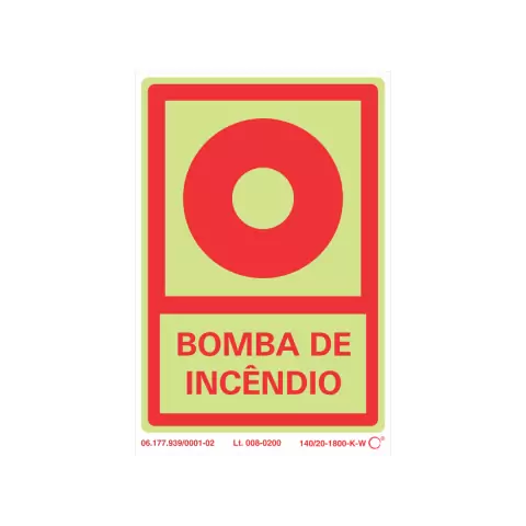 Placa sinalizadora fotoluminescente indicando a bomba de incêndio, com fundo verde e símbolo vermelho.