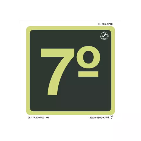 Placa de sinalização indicando o 7º andar, fotoluminescente, com fundo escuro e números em destaque.