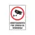 Placa de sinalização com a mensagem "Monitoramento por câmera de segurança", ilustrando uma câmera de segurança em um círculo vermelho.