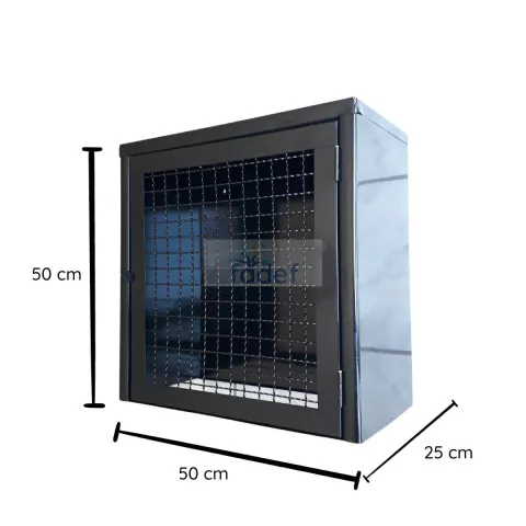 Caixa abrigo de aço preto para medidor de gás com dimensões de 50 cm de altura, 50 cm de largura e 25 cm de profundidade.