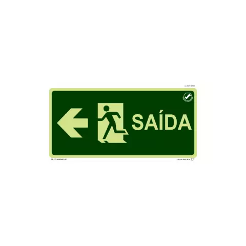 Placa de sinalização indicando a saída para a esquerda, com pictograma fotoluminescente de uma pessoa correndo e a palavra "SAÍDA".