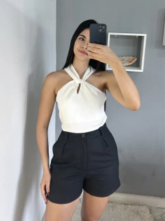 Short em linho na internet