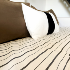 Pillow off white y rayado negro 180x90 en internet