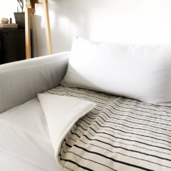 Pillow off white y rayado negro 180x90 - Maridaje Deco