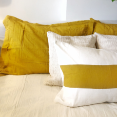 Almohadón tussor combinado mostaza 70x40