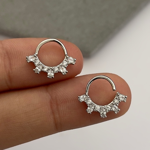 Piercing Torção Taís