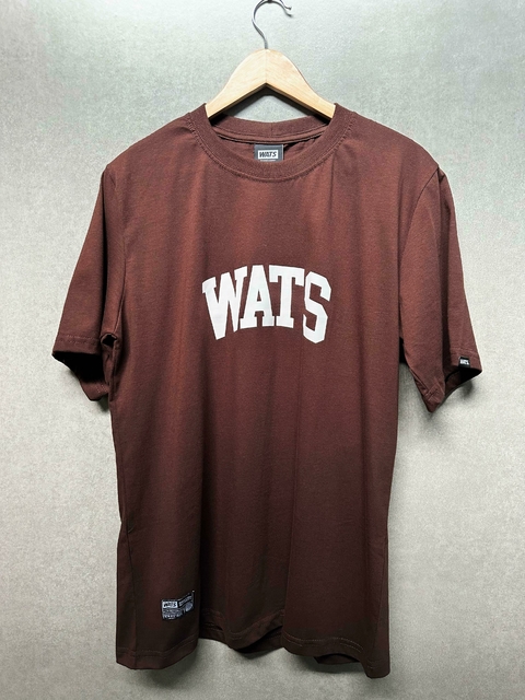 Camiseta Wats College Marrom - comprar online