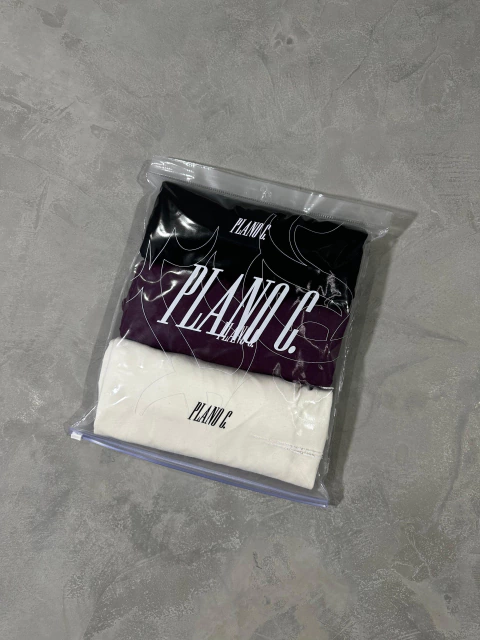 Pack de 3 Camiseta Plano C Logo Central (Preto - Off White - Roxo Prune) - comprar online