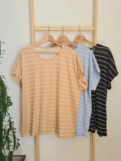 Remera Asia // negro en internet