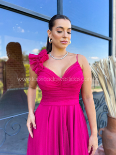 VESTIDO DE FESTA TULE COM BRILHO FLOR NO OMBRO TENDÊNCIA SÃO PAULO