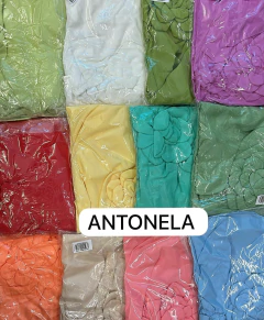 VESTIDO CURTO CASUAL CREPE MUSSELINE COM FLOR ANTONELA - loja online